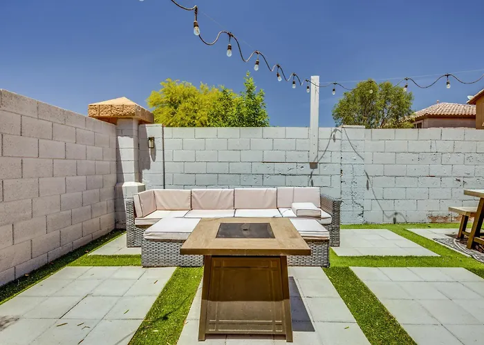 Holiday home 5 Mi To Dtwn Gilbert! Desert Gem W/ Fenced-in Pool *