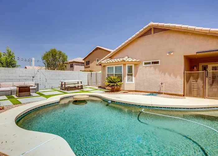 Holiday home 5 Mi To Dtwn Gilbert! Desert Gem W/ Fenced-in Pool Gilbert