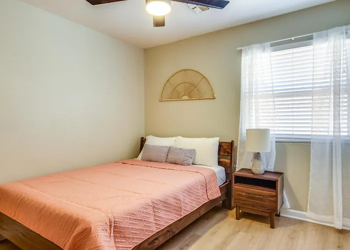 Holiday home 5 Mi To Dtwn Gilbert! Desert Gem W/ Fenced-in Pool *