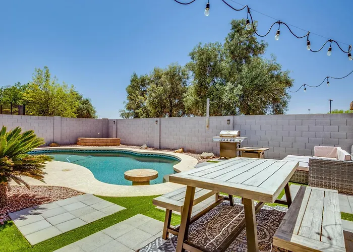 Holiday home 5 Mi To Dtwn Gilbert! Desert Gem W/ Fenced-in Pool Gilbert